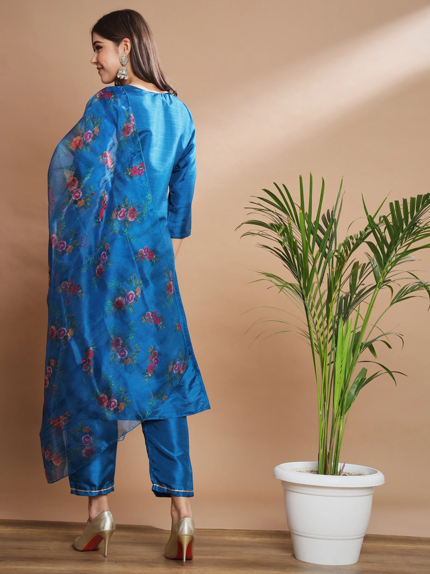 Women Silk Blend Kurta Pant Dupatta Set