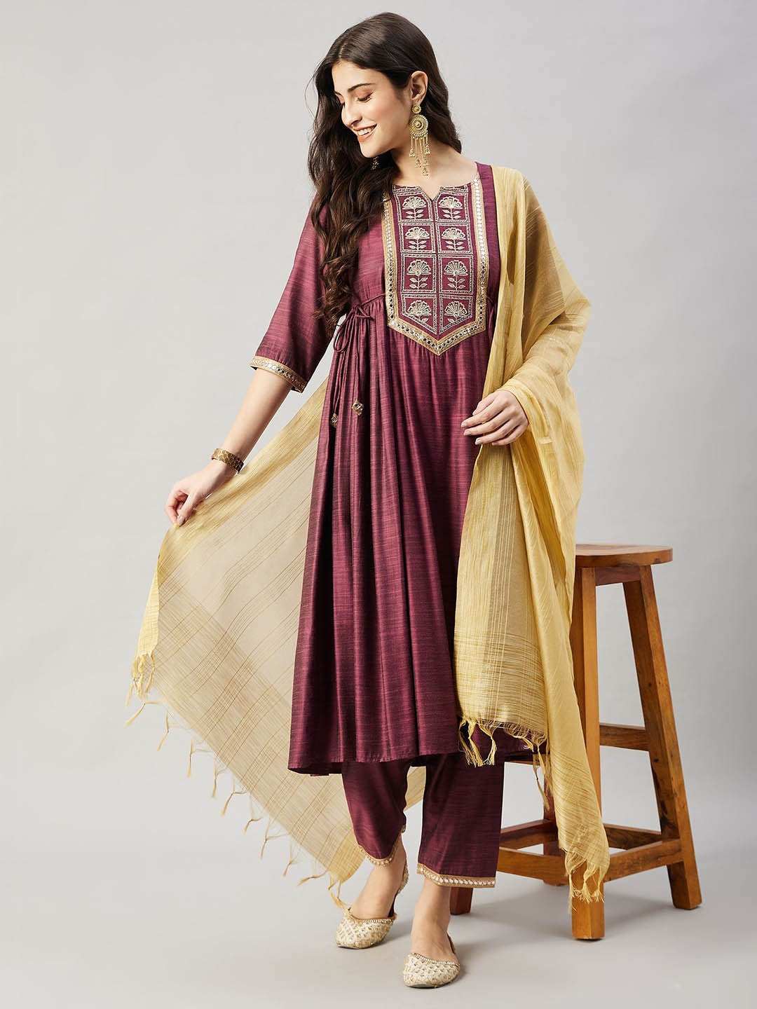 Women Floral Yoke Design Regular Thread Work Kurta with Trousers & With Dupatta