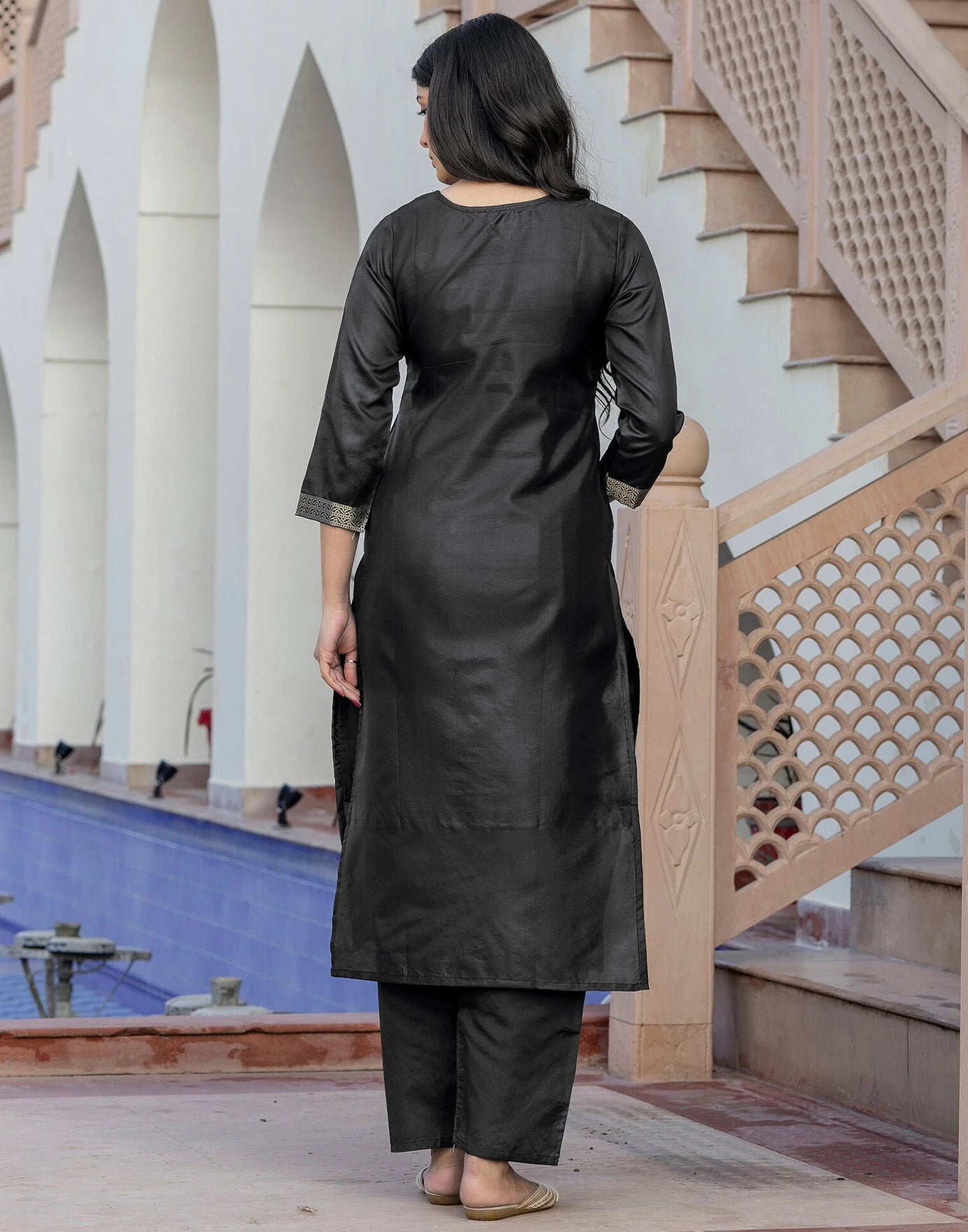Women Jacquard, Silk Blend Kurta Pant Dupatta Set