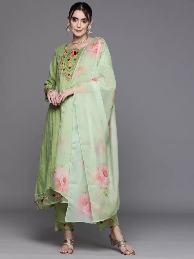 Floral Embroidered Regular Thread Work Pure Cotton Kurta With Trousers & Dupatta