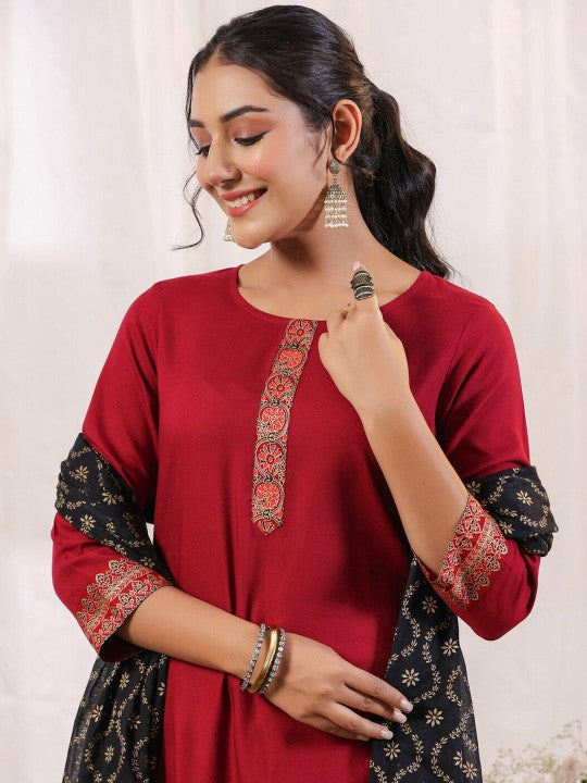 Ethnic Motifs Printed Regular Kurta With Trousers & Dupatta