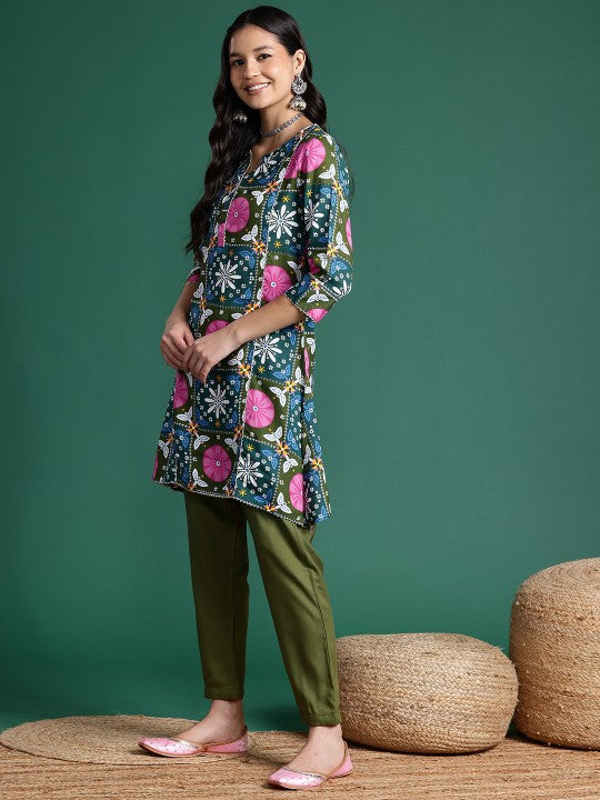 Ethnic Motifs Printed Straight Kurta with Trousers