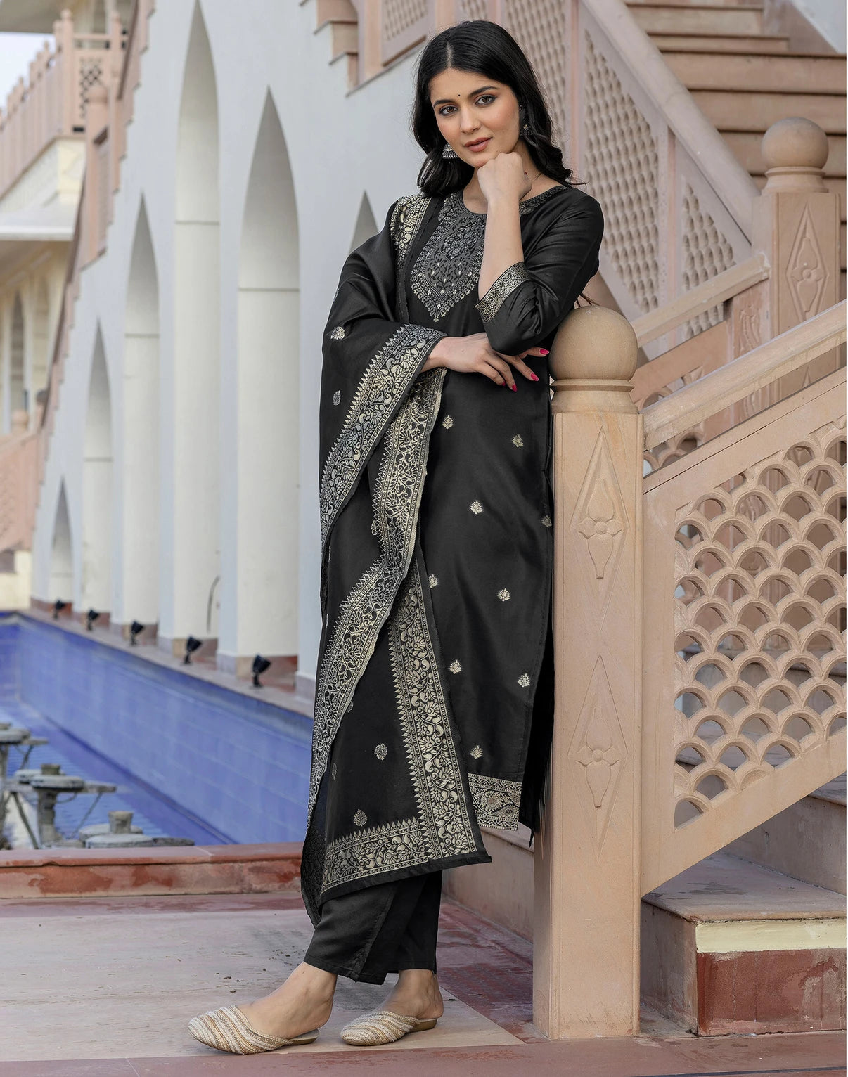 Women Jacquard, Silk Blend Kurta Pant Dupatta Set