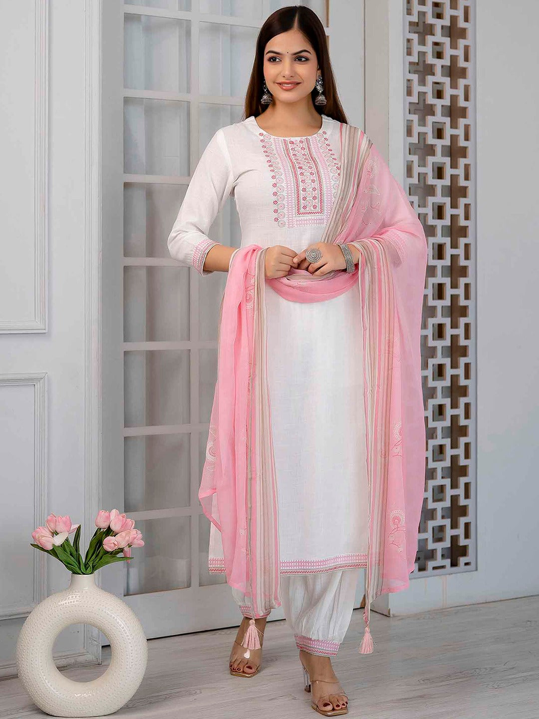 Floral Embroidered Regular Thread Work Kurta with Salwar & Dupatta