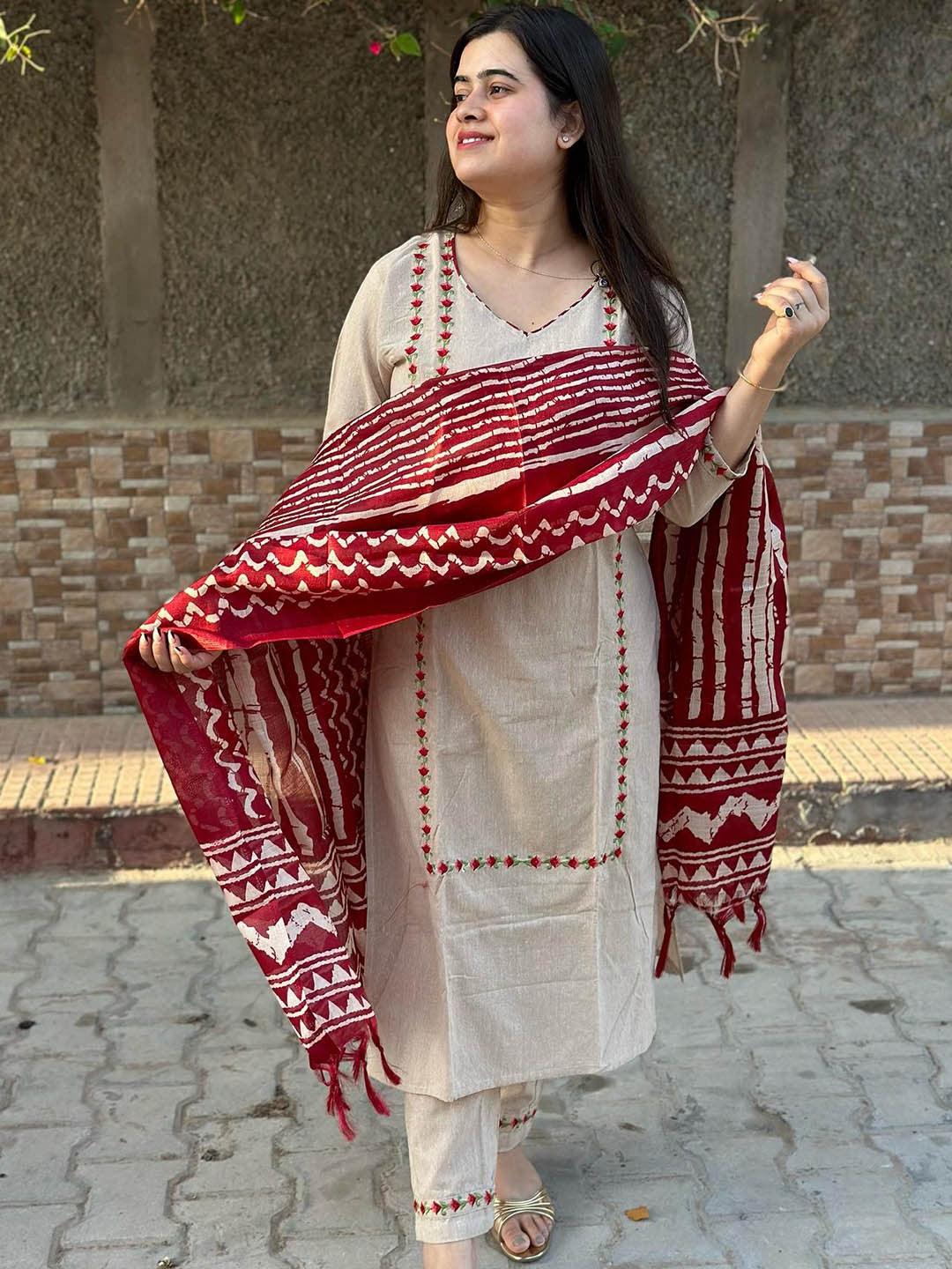 Floral Embroidered Thread Work Straight Kurta & Trousers With Dupatta