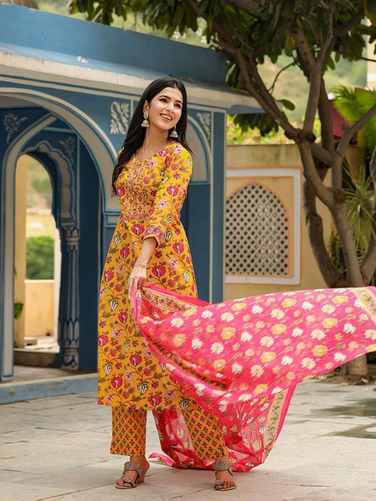 Floral Printed Kurta & Trousers With Dupatta