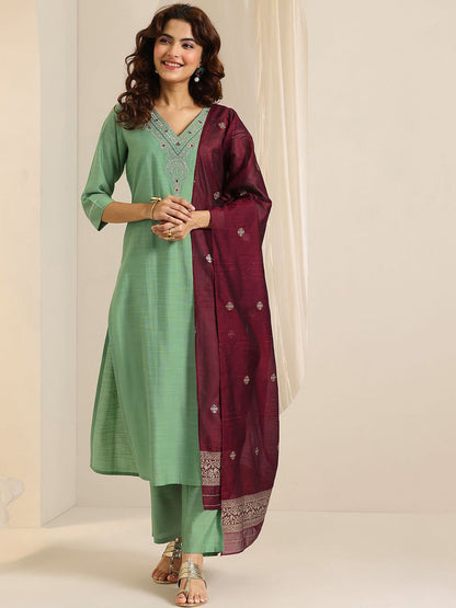 Floral Yoke Design V-Neck Straight Thread Work Kurta With Trousers & Dupatta