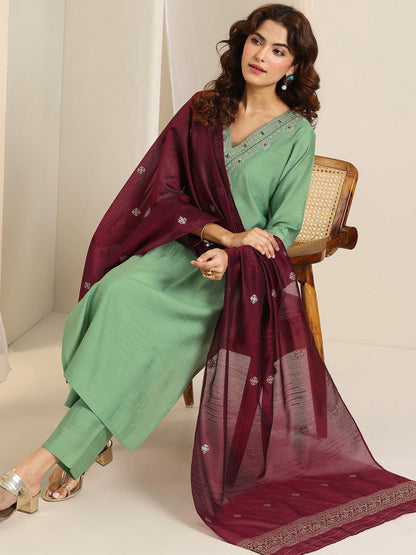 Floral Yoke Design V-Neck Straight Thread Work Kurta With Trousers & Dupatta