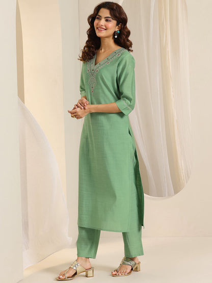 Floral Yoke Design V-Neck Straight Thread Work Kurta With Trousers & Dupatta