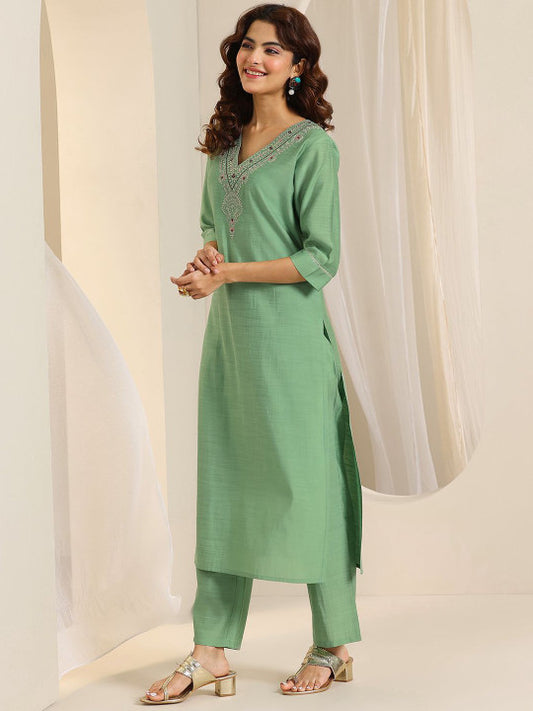 Floral Yoke Design V-Neck Straight Thread Work Kurta With Trousers & Dupatta