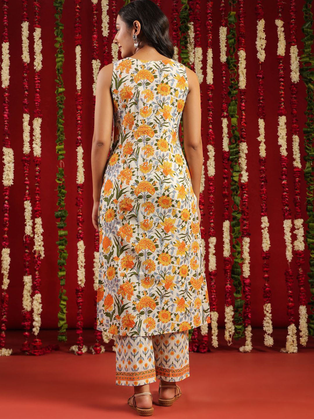 Floral Printed V-Neck Straight Pure Cotton Kurta With Trousers