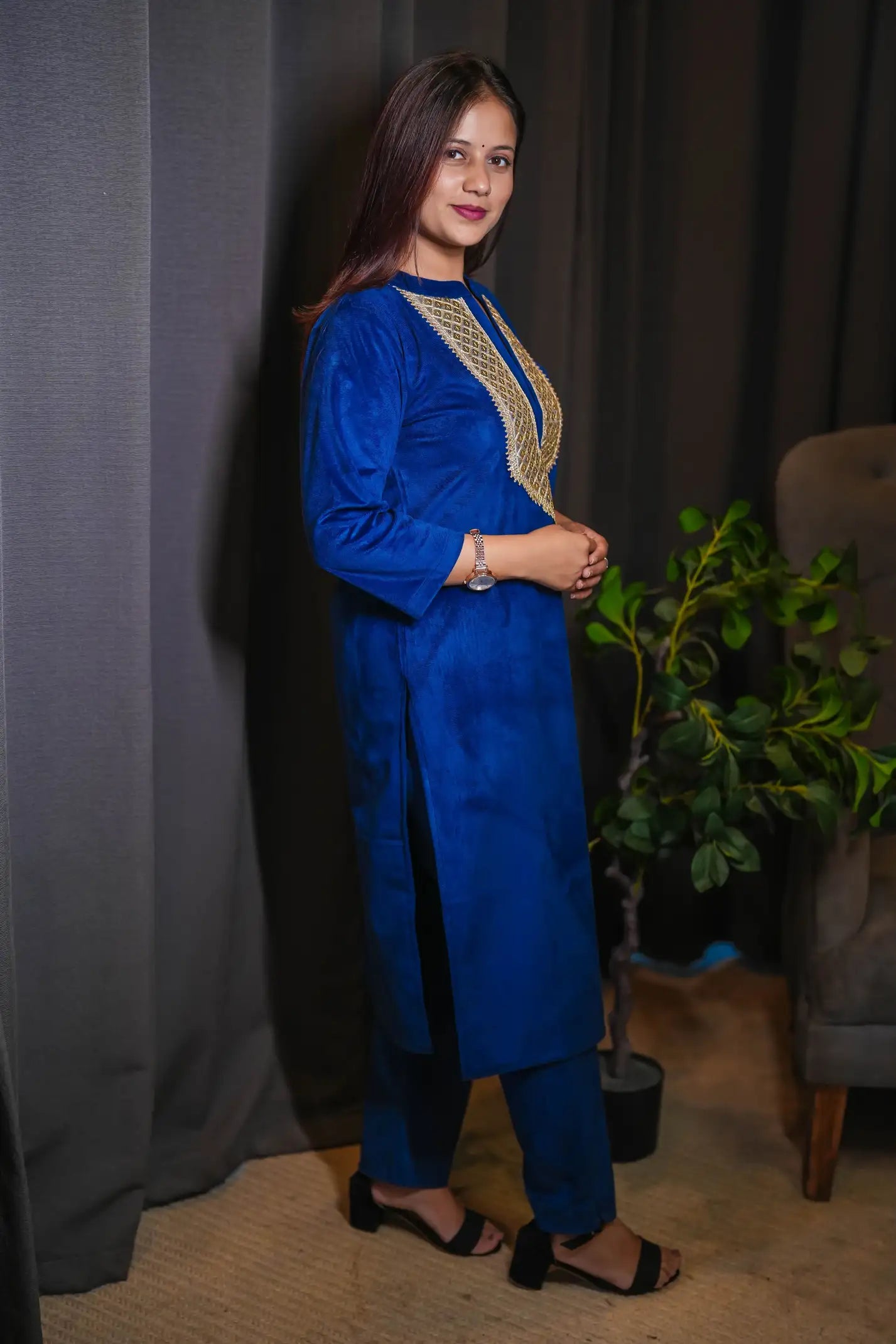 Women Velvet Kurta Pant Set