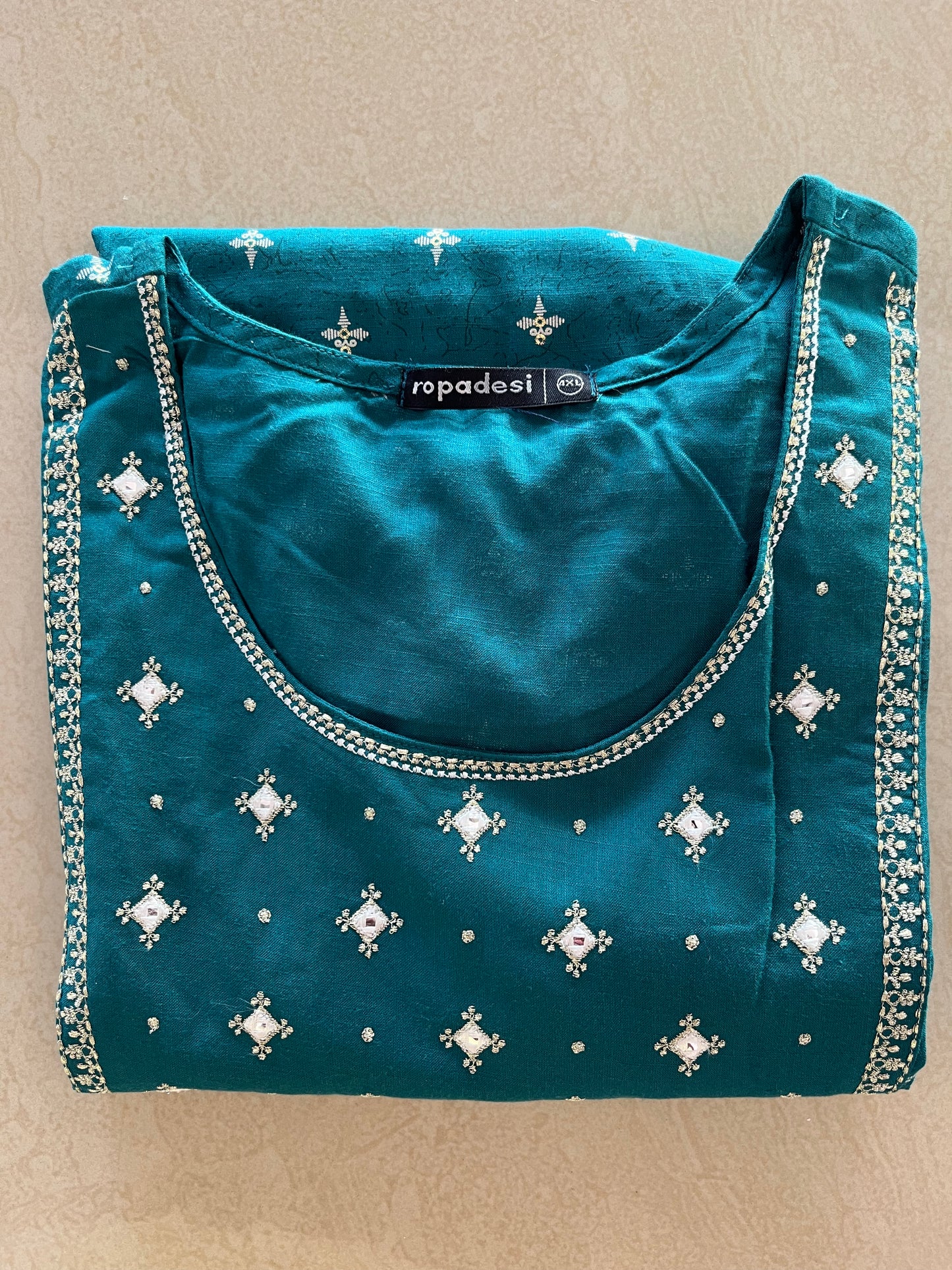 Women cotton blend embroidered kurta top