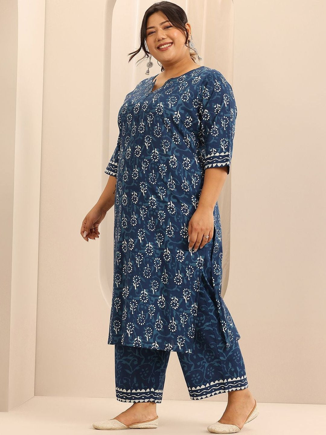 Extra Love By Libas Plus Size Women Ethnic Motifs Printed Kurta with Trousers & Dupatta