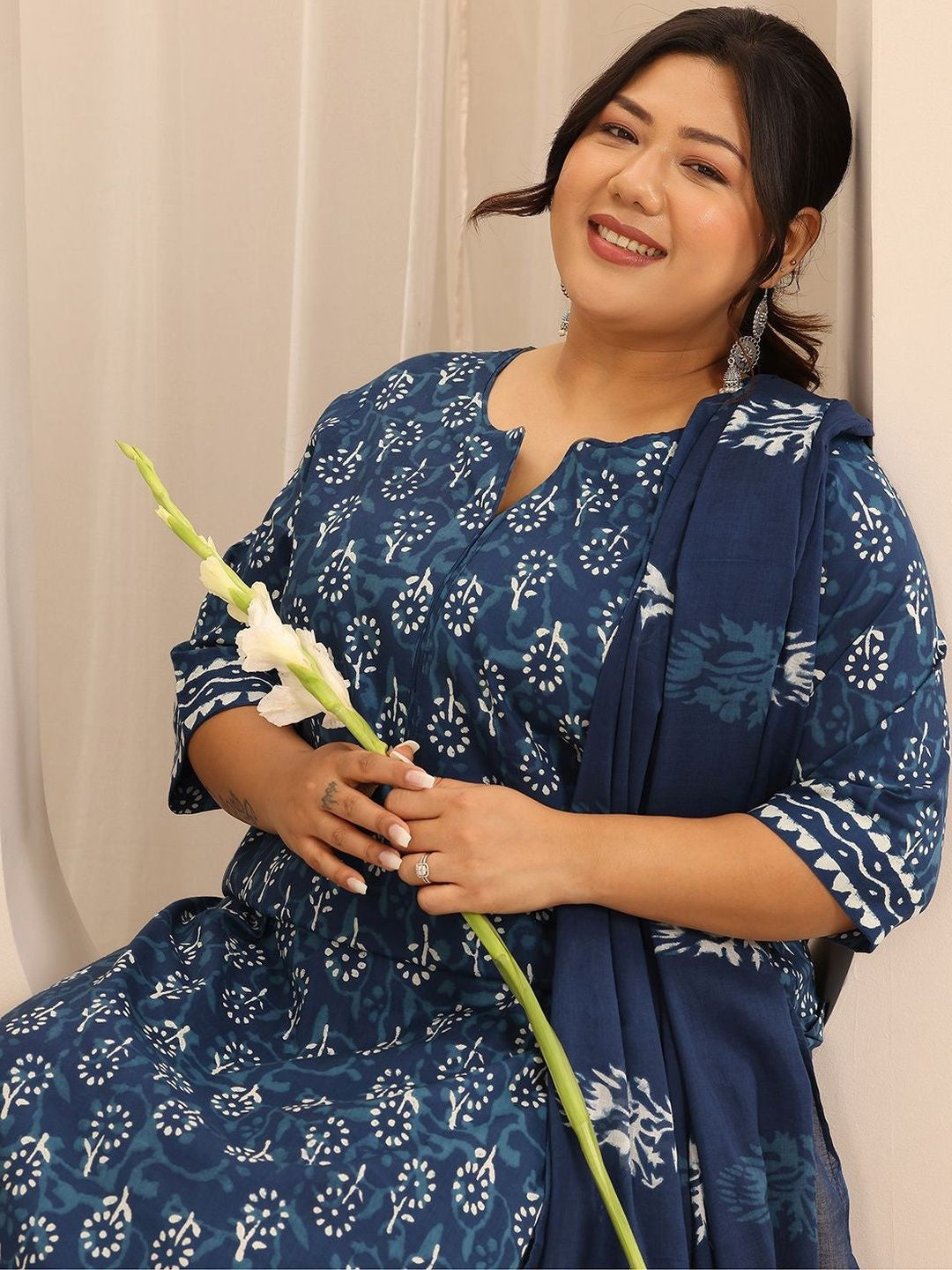 Extra Love By Libas Plus Size Women Ethnic Motifs Printed Kurta with Trousers & Dupatta