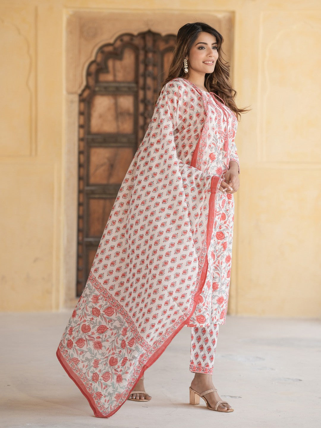 Women Floral Printed Regular Thread Work Pure Cotton Kurta with Trousers & With Dupatta