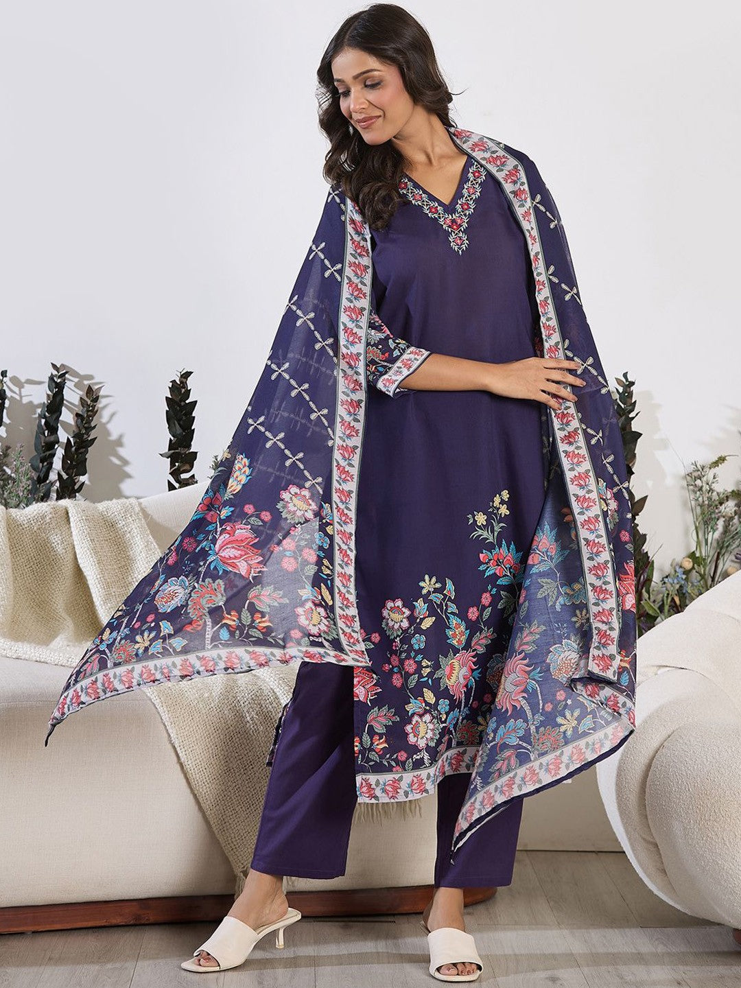 Women Floral Printed Regular Thread Work Kurta with Trousers & With Dupatta