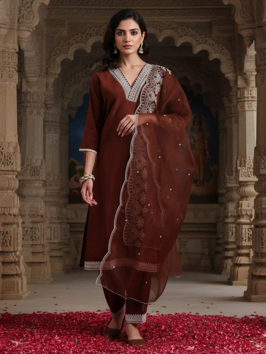 Women Silk Blend Kurta Pant Dupatta Set