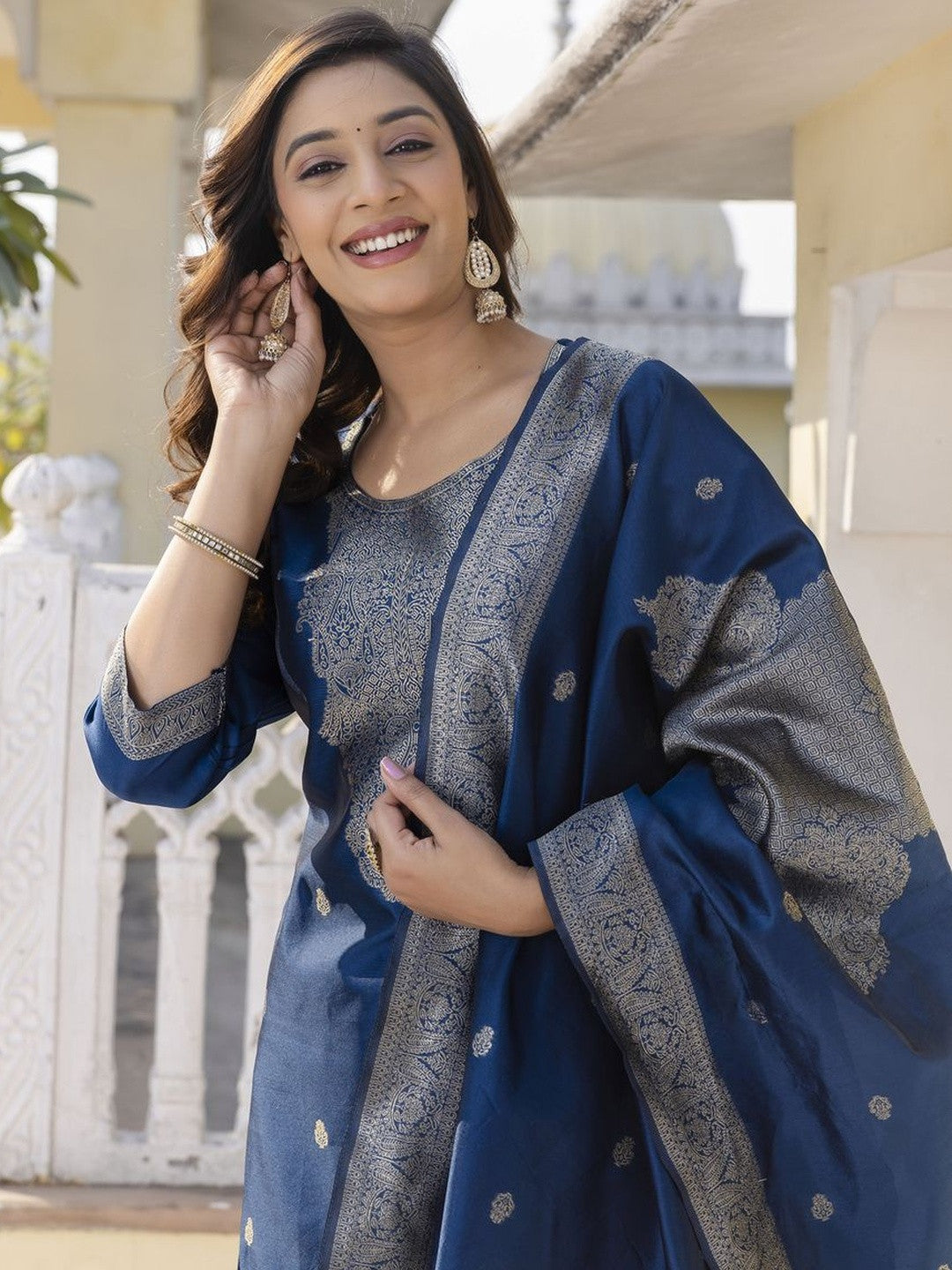 Women Ethnic Motifs Woven Design Kurta with Palazzos & Dupatta