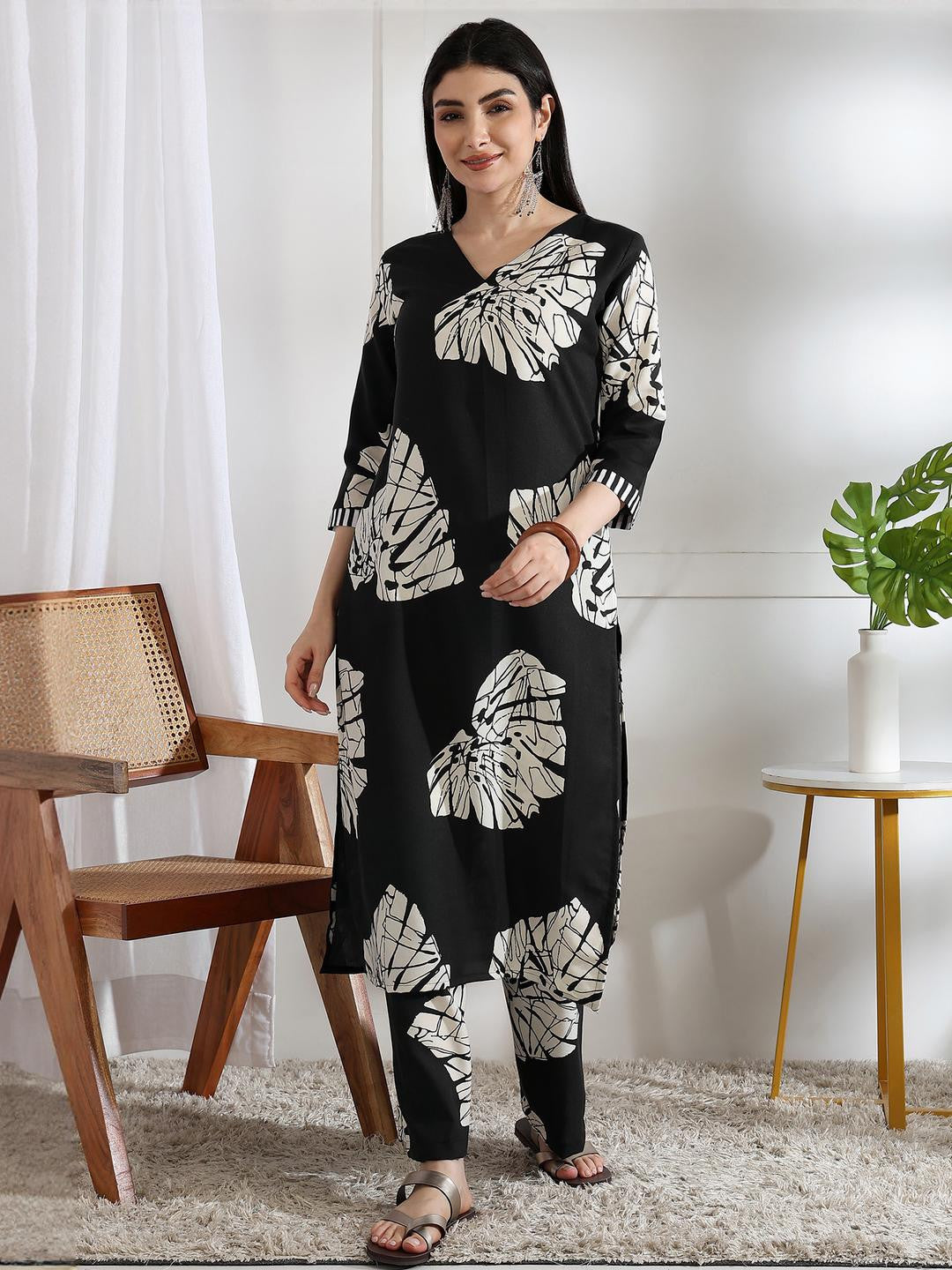 Women Black Viscose Rayon Kurta Sets
