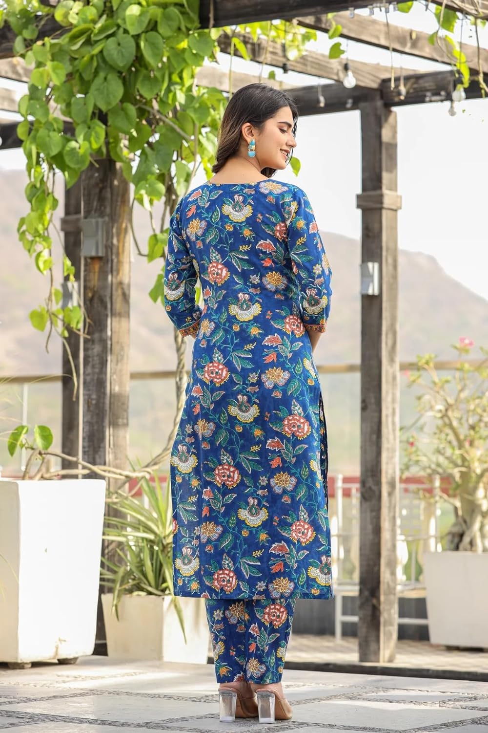 Women Floral Blue Kurta with Pant & Dupatta