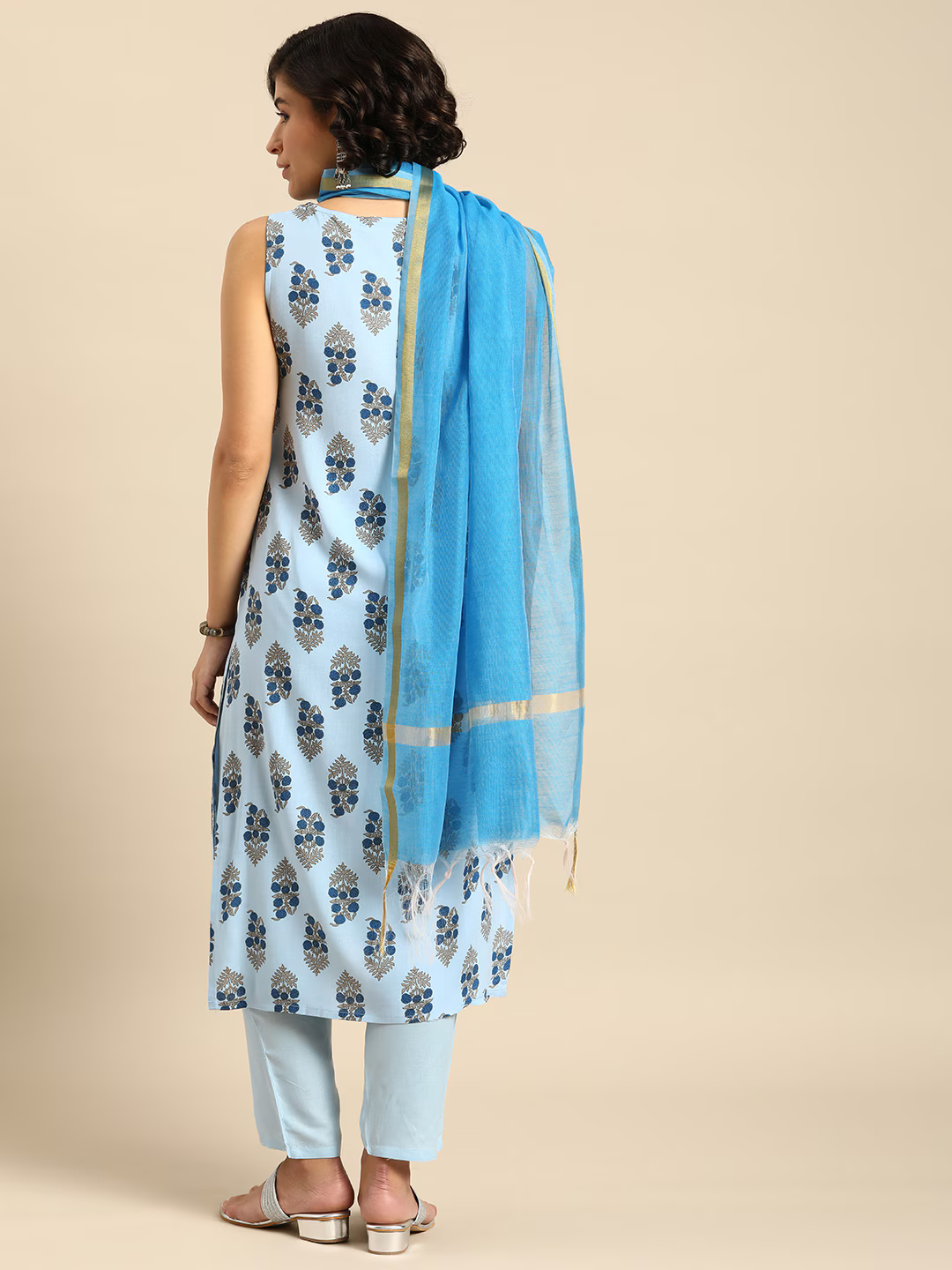 Women Floral Printed Regular Kurta With Trousers & Dupatta