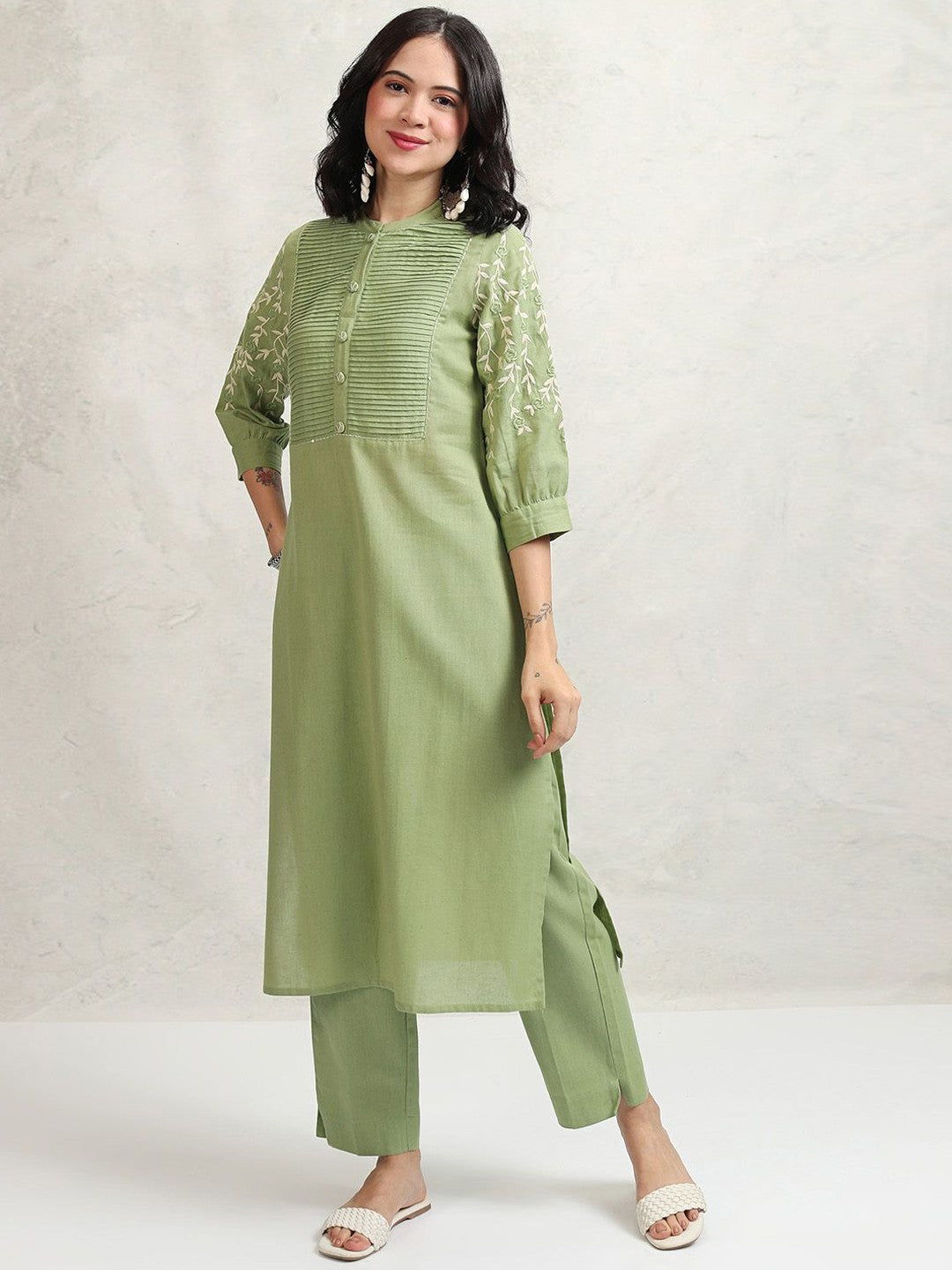 Women Floral Embroidered Regular Thread Work Pure Cotton Kurta with Trousers