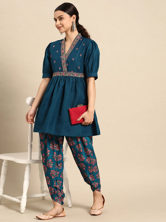 Women Floral Embroidered Thread Work Kurti with Harem Pants