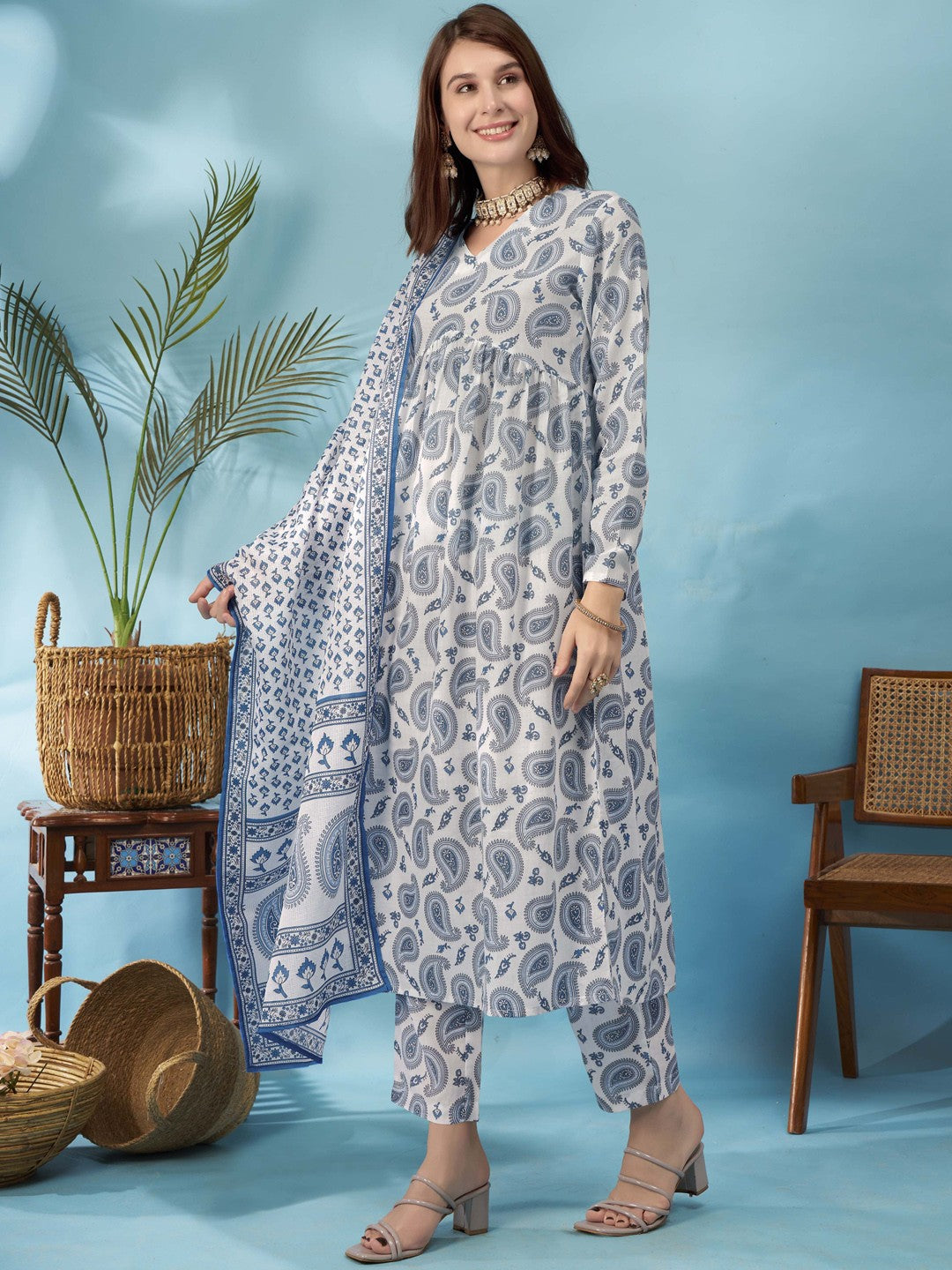 Women Paisley Printed Regular Kurta with Trousers & With Dupatta