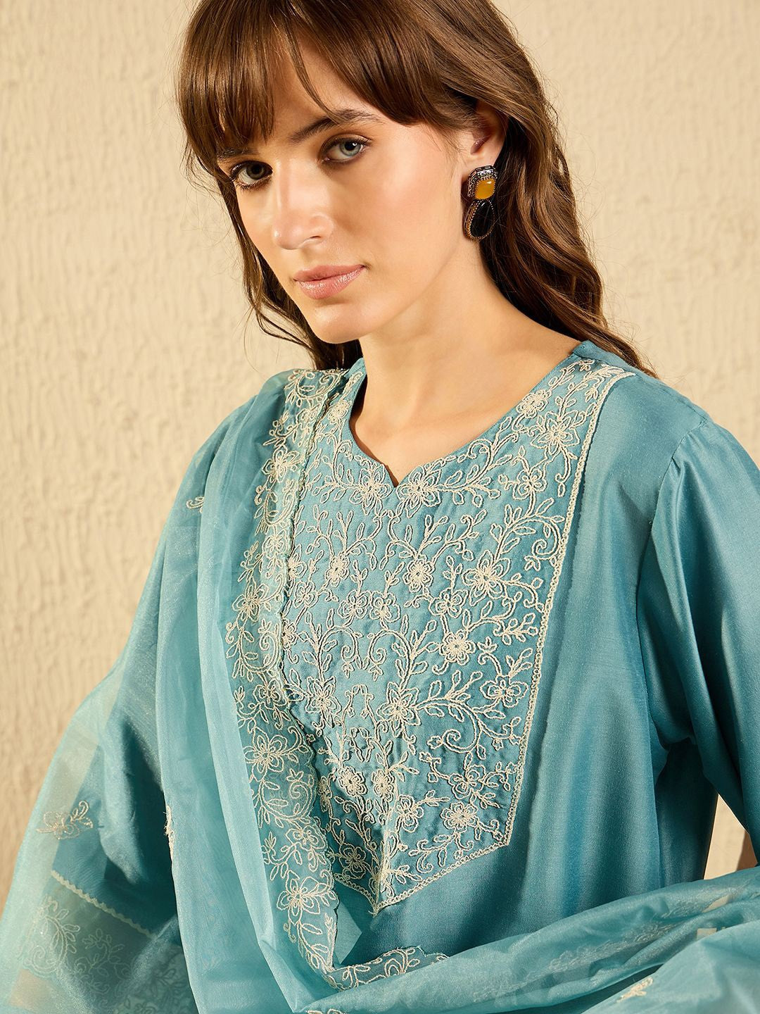 Women Floral Embroidered Regular Kurta with Trousers & With Dupatta