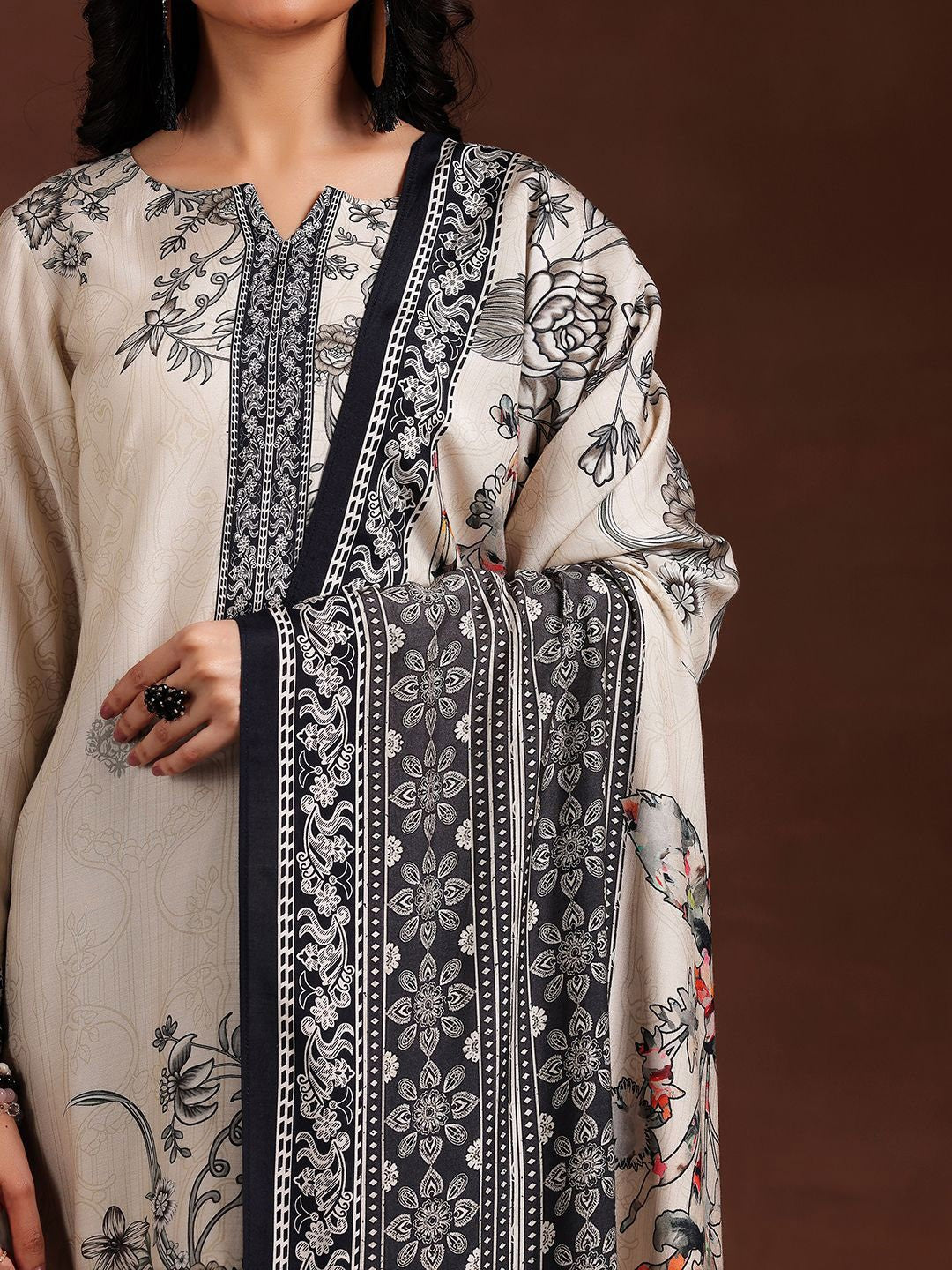 Women Floral Printed Regular Kurta with Trousers & With Dupatta