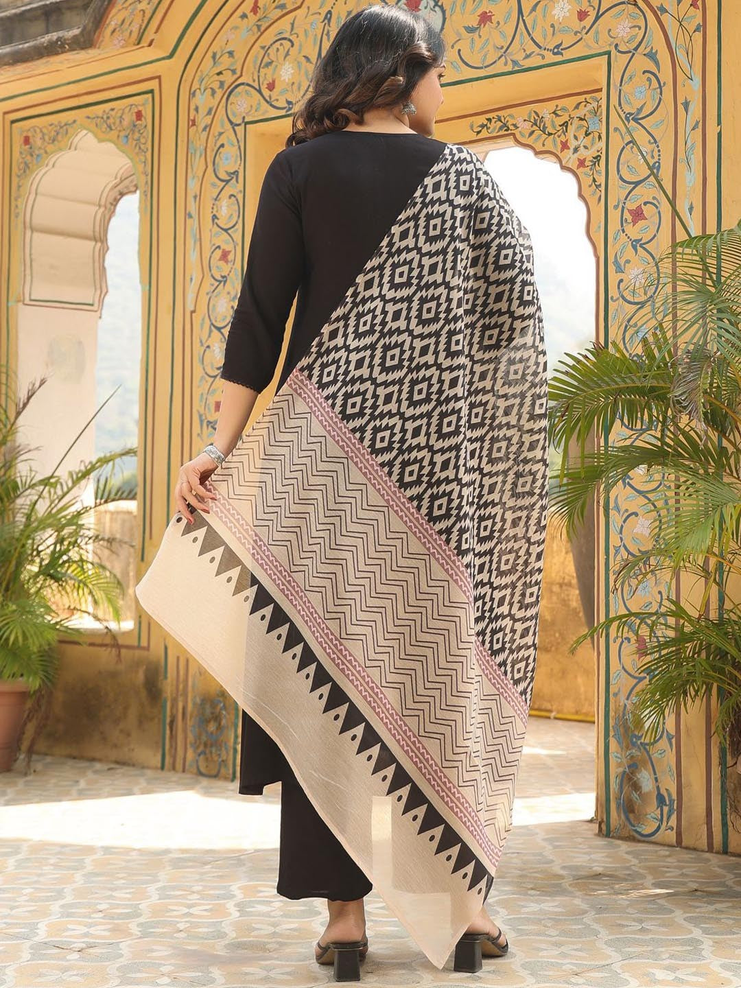 Women Regular Kurta with Trousers & With Dupatta