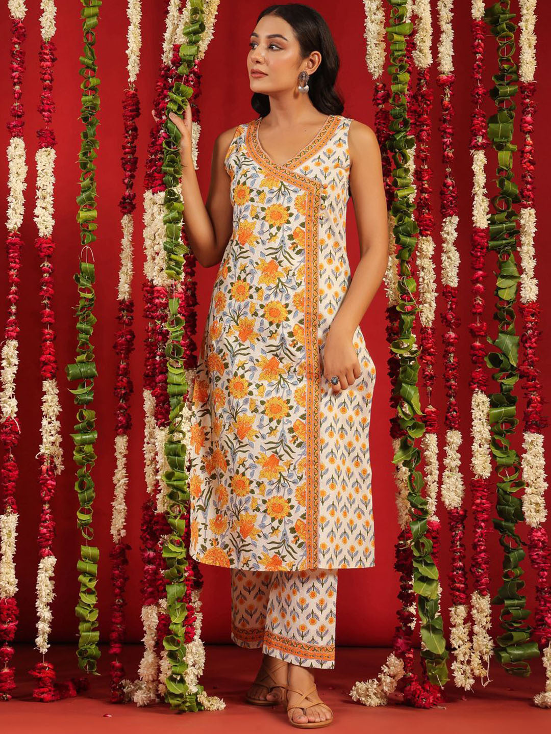 Floral Printed V-Neck Straight Pure Cotton Kurta With Trousers