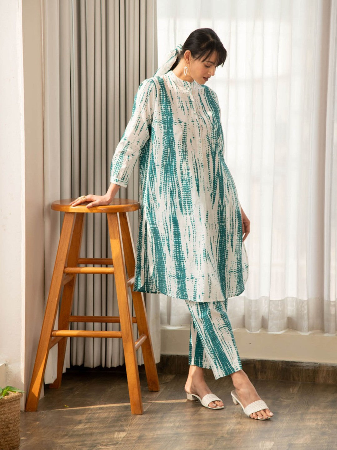 Shibori Dyed Mandarin Collar Straight Kurta With Trousers