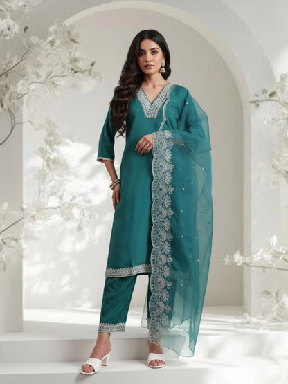 Women Silk Blend Kurta Pant Dupatta Set