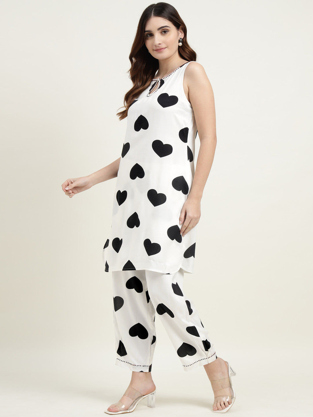 White & Black Heart Printed Sleeveless Pure Cotton Kurta & Pant Set