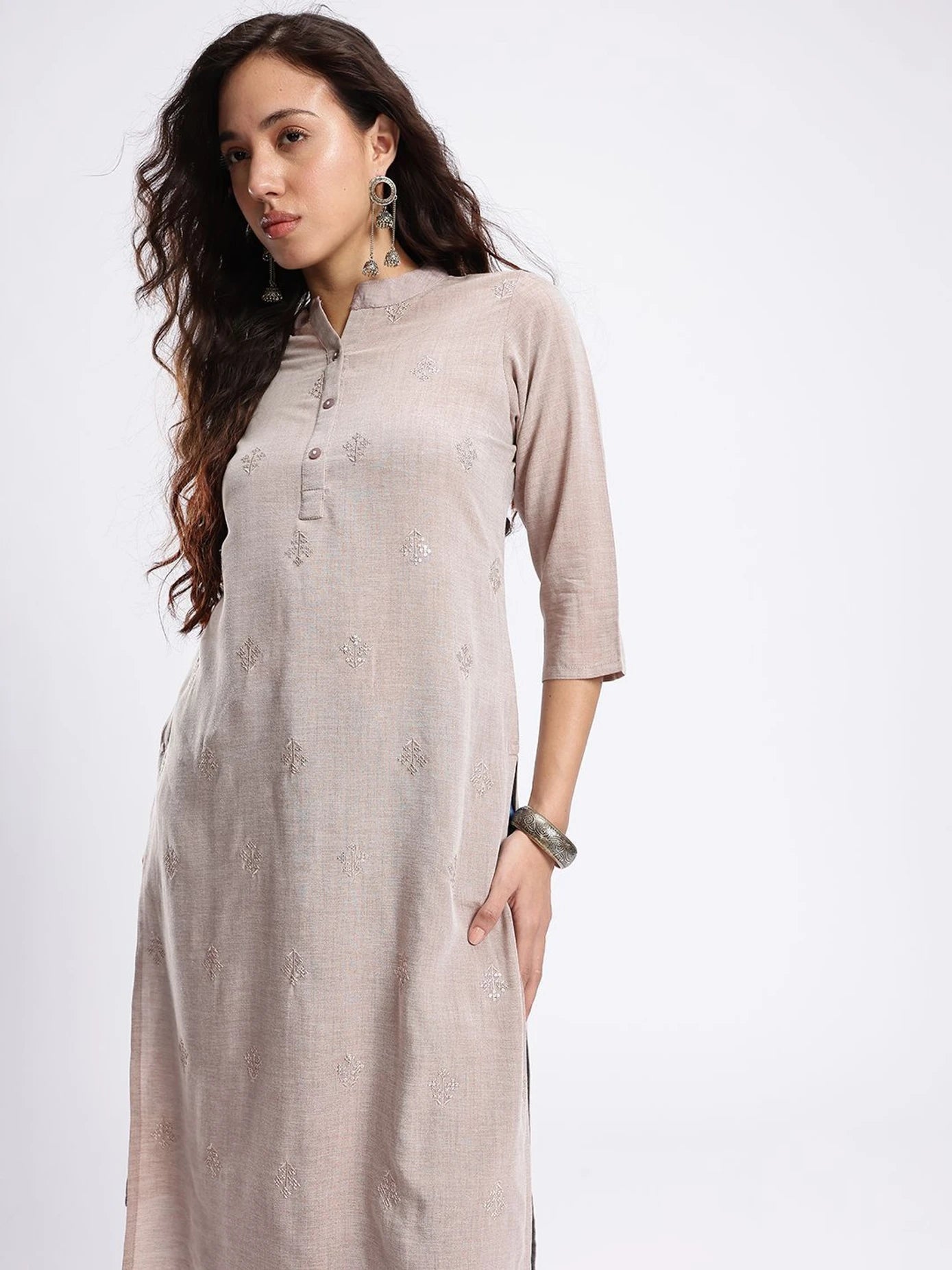 Women Embellished Viscose Rayon Straight Kurta