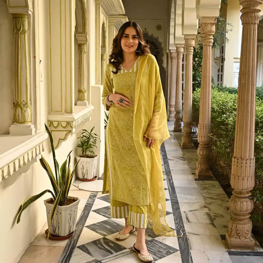 Women Cotton Blend Kurta Pant Dupatta Set