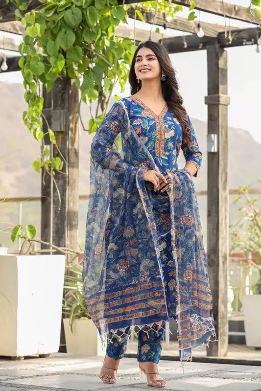 Women Cotton Blend Kurta Pant Dupatta Set