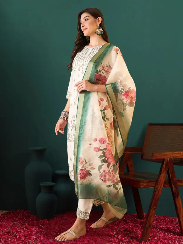 Women Cotton Blend Kurta Pant Dupatta Set