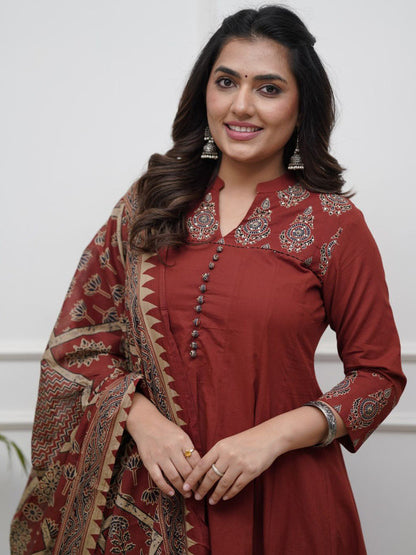 Women Cotton Blend Kurta Palazzo Set