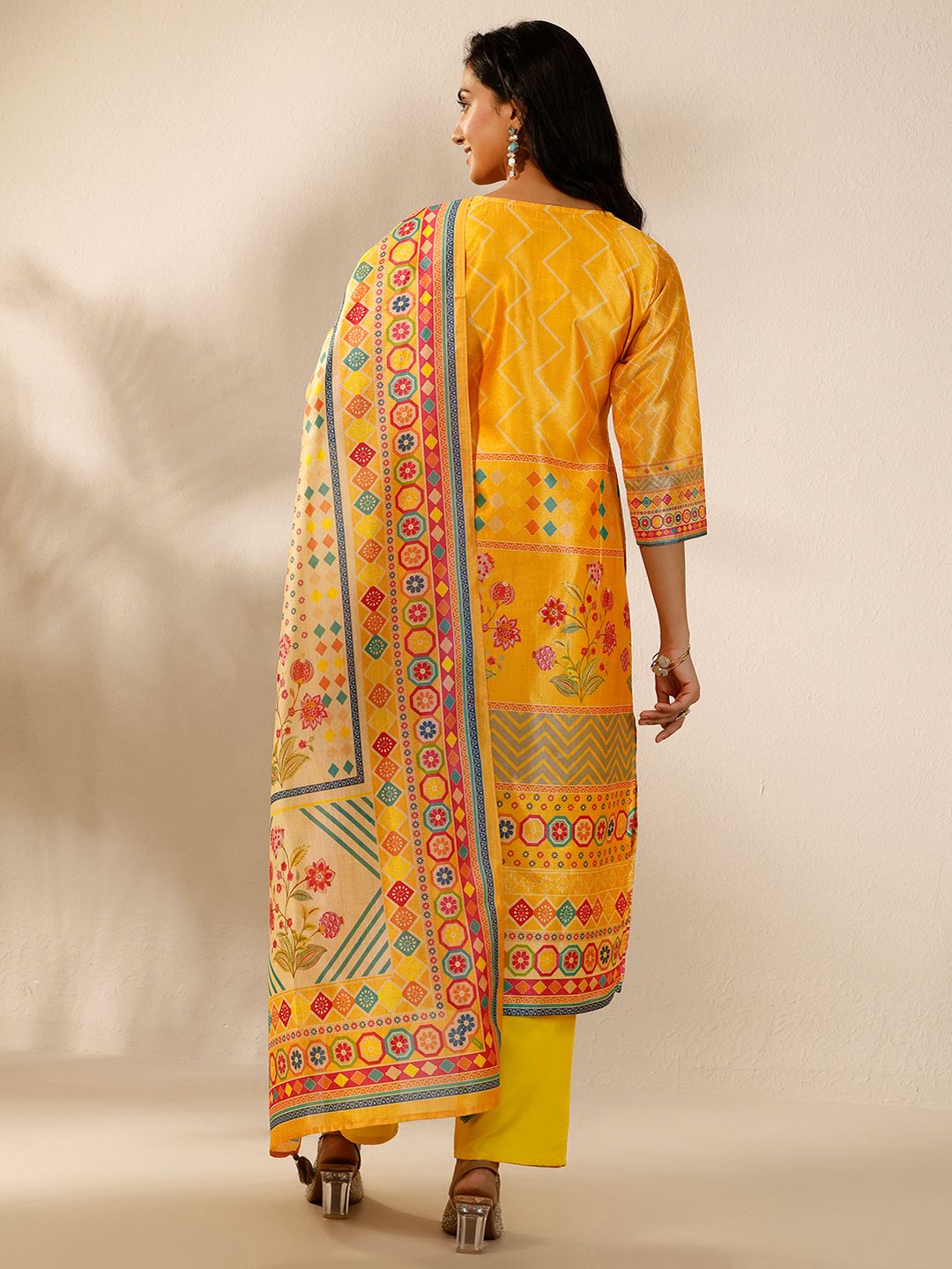 Women Ethnic Motifs Printed Regular Kurta with Trousers & With Dupatta