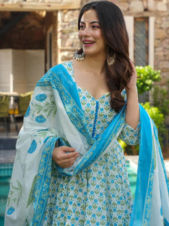 Women Floral Printed Kurta with Trousers & Dupatta