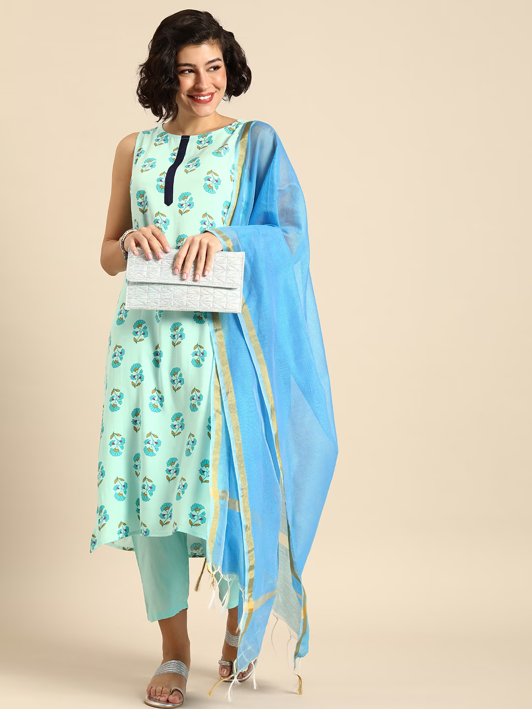 Women Floral Printed Regular Kurta With Trousers & Dupatta