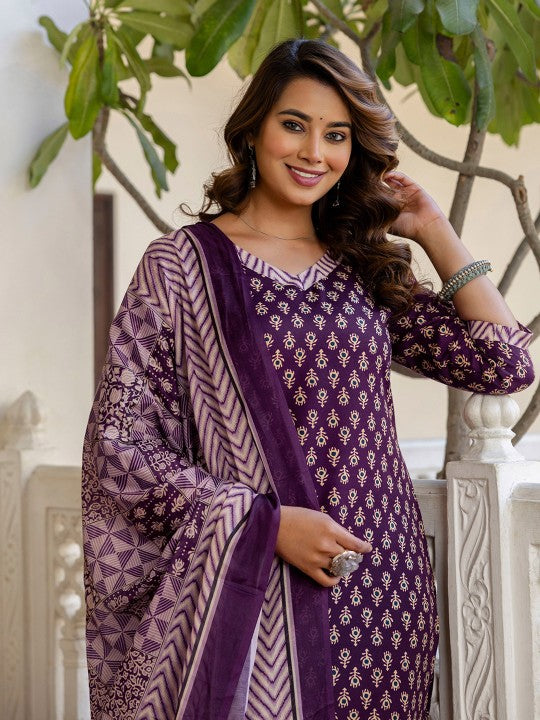 Women Geometric Printed Round Neck Regular Kurta with Trousers & Dupatta