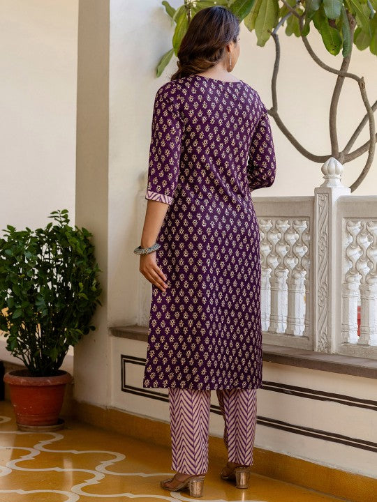 Women Geometric Printed Round Neck Regular Kurta with Trousers & Dupatta