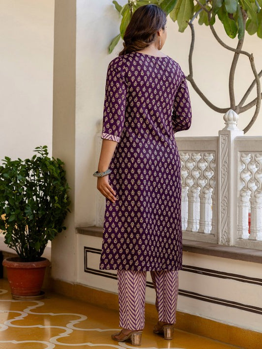 Women Geometric Printed Round Neck Regular Kurta with Trousers & Dupatta