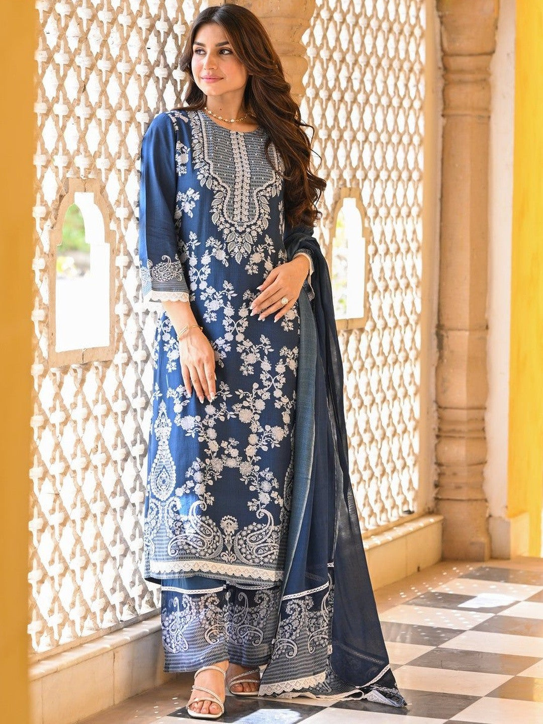 Women Paisley Printed Regular Thread Work Kurta with Trousers & With Dupatta