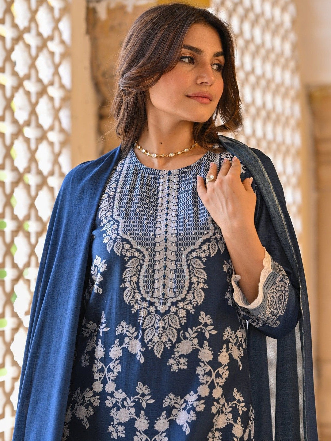 Women Paisley Printed Regular Thread Work Kurta with Trousers & With Dupatta