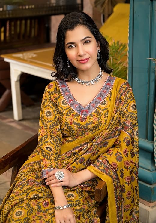 Women Printed Kurta Pant Set with Dupatta Set